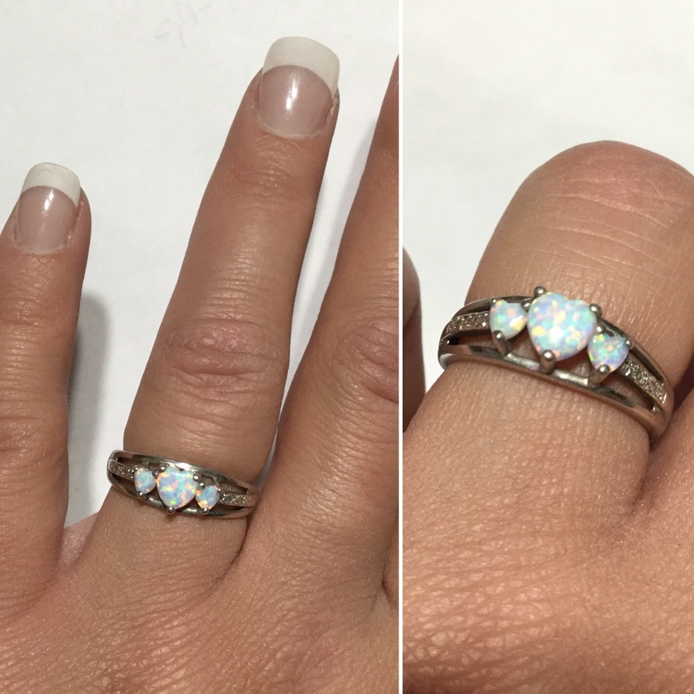 💞Beautiful Silver & Opal Heart Shape Ring💞